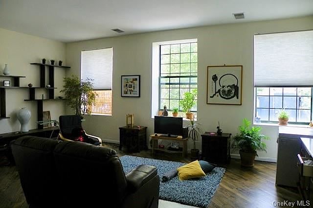 1st image of 44 Johnes St