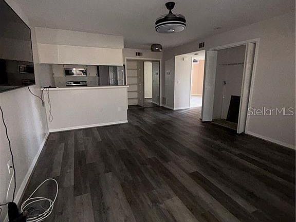 3rd image of 805 SE MAYO DRIVE #805