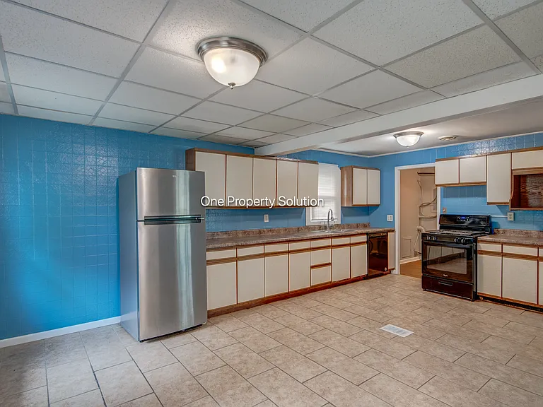 7611 Northcote Ave — Photo 18