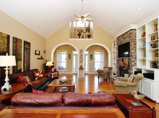 211 Eagles Bluff Ct, Shepherdsville, KY 40165