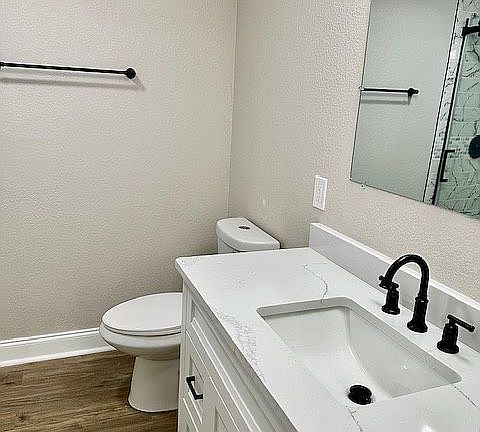 5th image of 4635 Goldfinch Dr