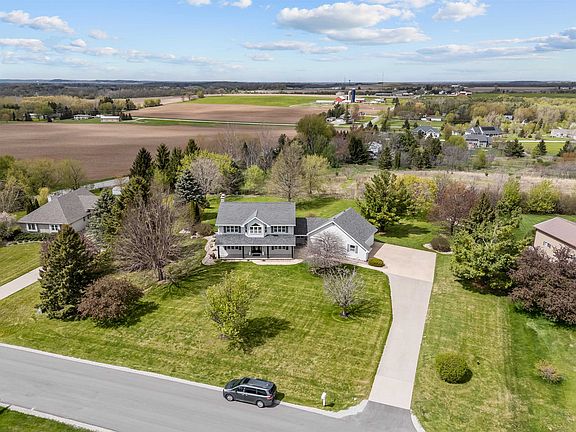 4th image of W8078 Hillcrest Ct
