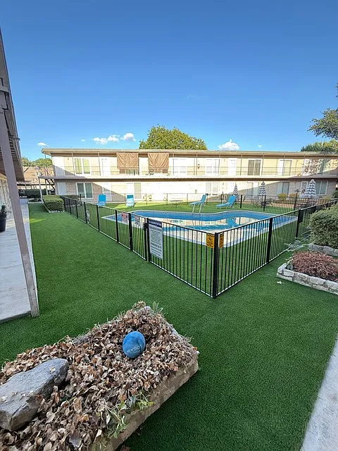 Tradewinds Condominiums — Photo 1