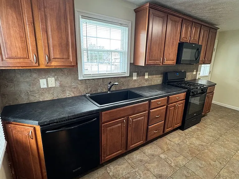 832 Lawrence Ave — Photo 6