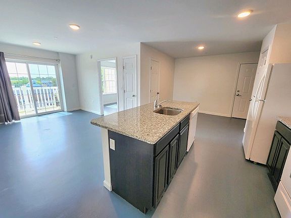 3rd image of 480 E Main St #300