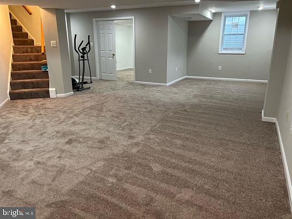2nd image of 15997 Kensington Pl