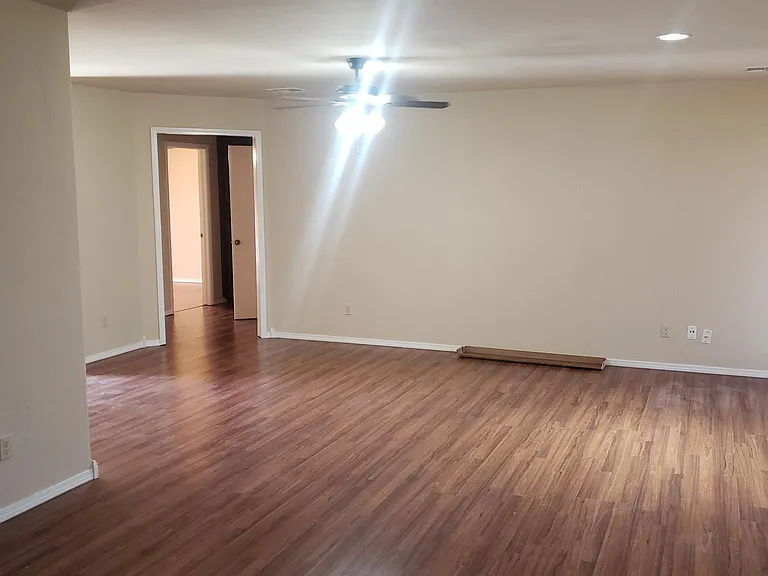1300 Eagle Dr — Photo 14