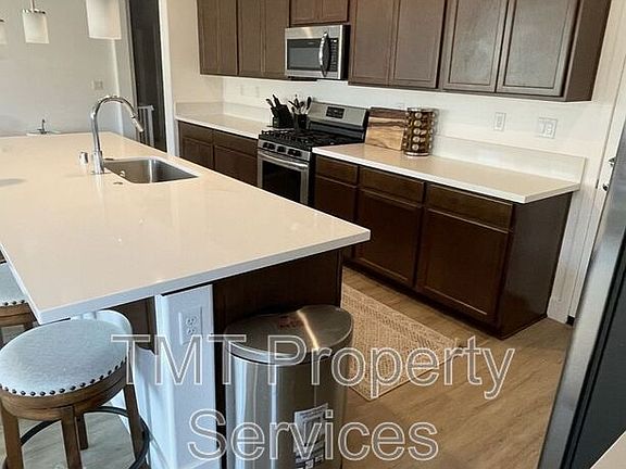 3rd image of 1060 Lyonia Cir
