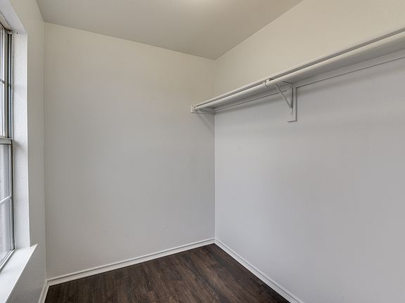3rd image of 606 Babbling Brook Dr