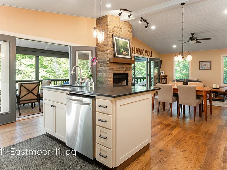 111 Eastmoor Dr — Photo 8