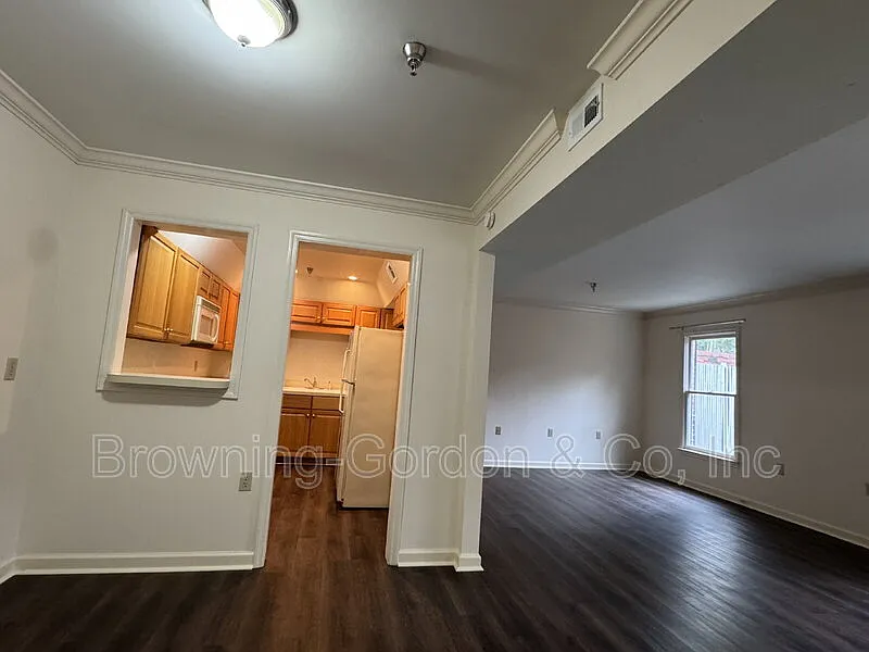 Georgetown Condominiums — Photo 2