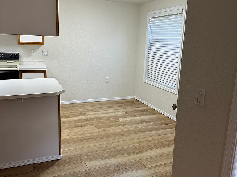 710 SW 206th Pl — Photo 5