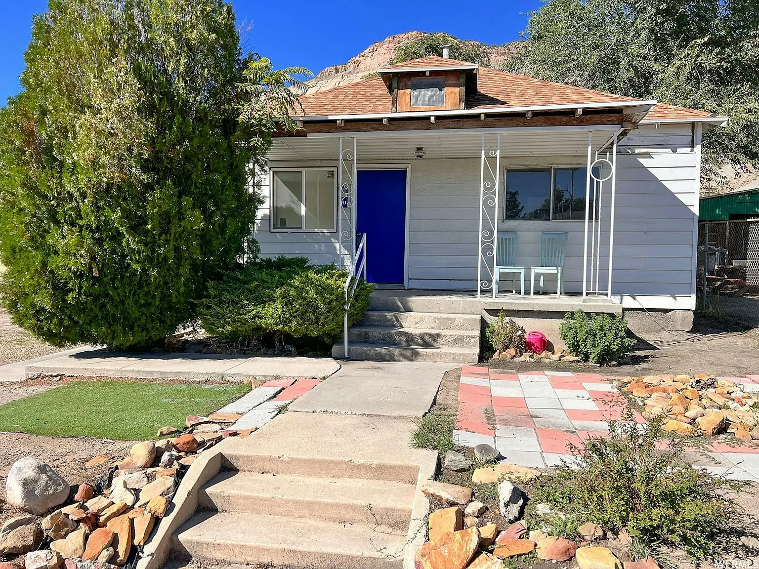 241 Janet St — Photo 1