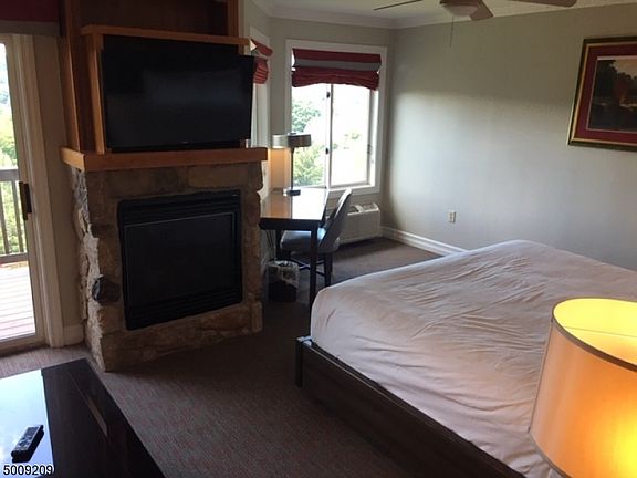 2nd image of 2 Chamonix Dr Unit 528
