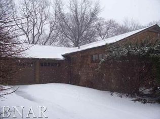 110 S Mercer Ave, Bloomington, IL 61701