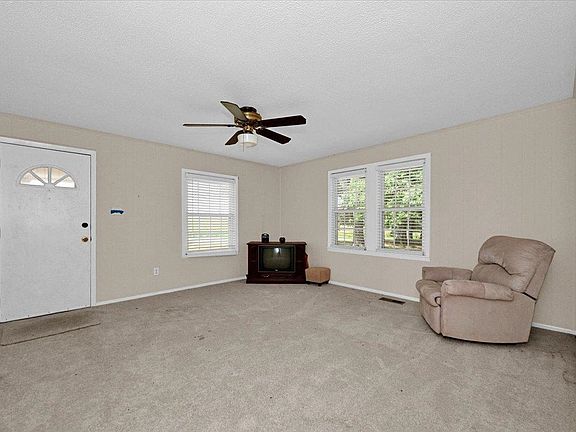 3rd image of 739 Summit Rd