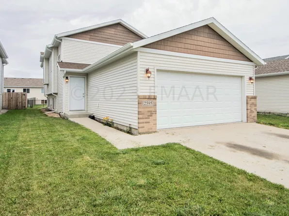2595 55th Ave S, Fargo, ND 58104