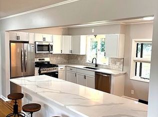 7 Newland Ln, Jacksonville, IL 62650