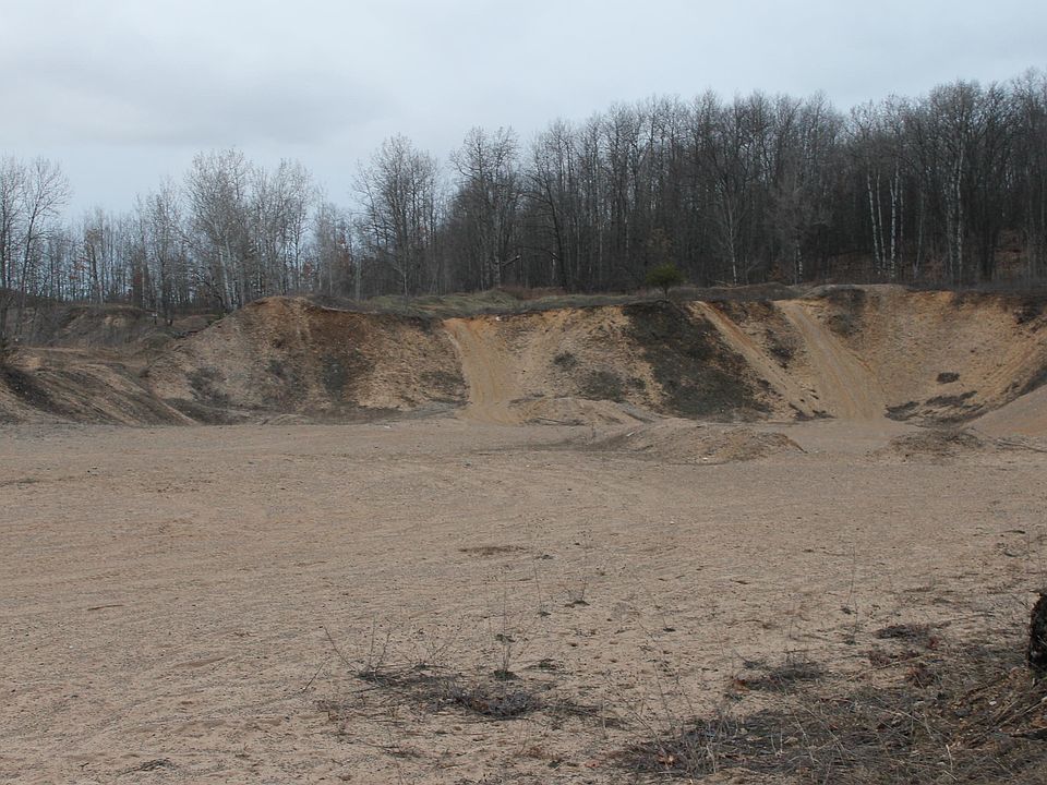 1st image of 612 Old County Rd
