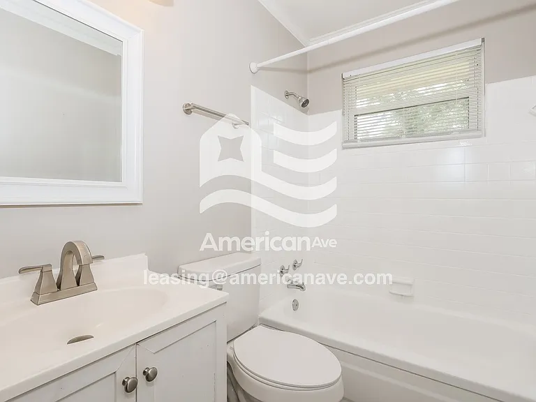 282411_010_main_bathroom_11.jpg