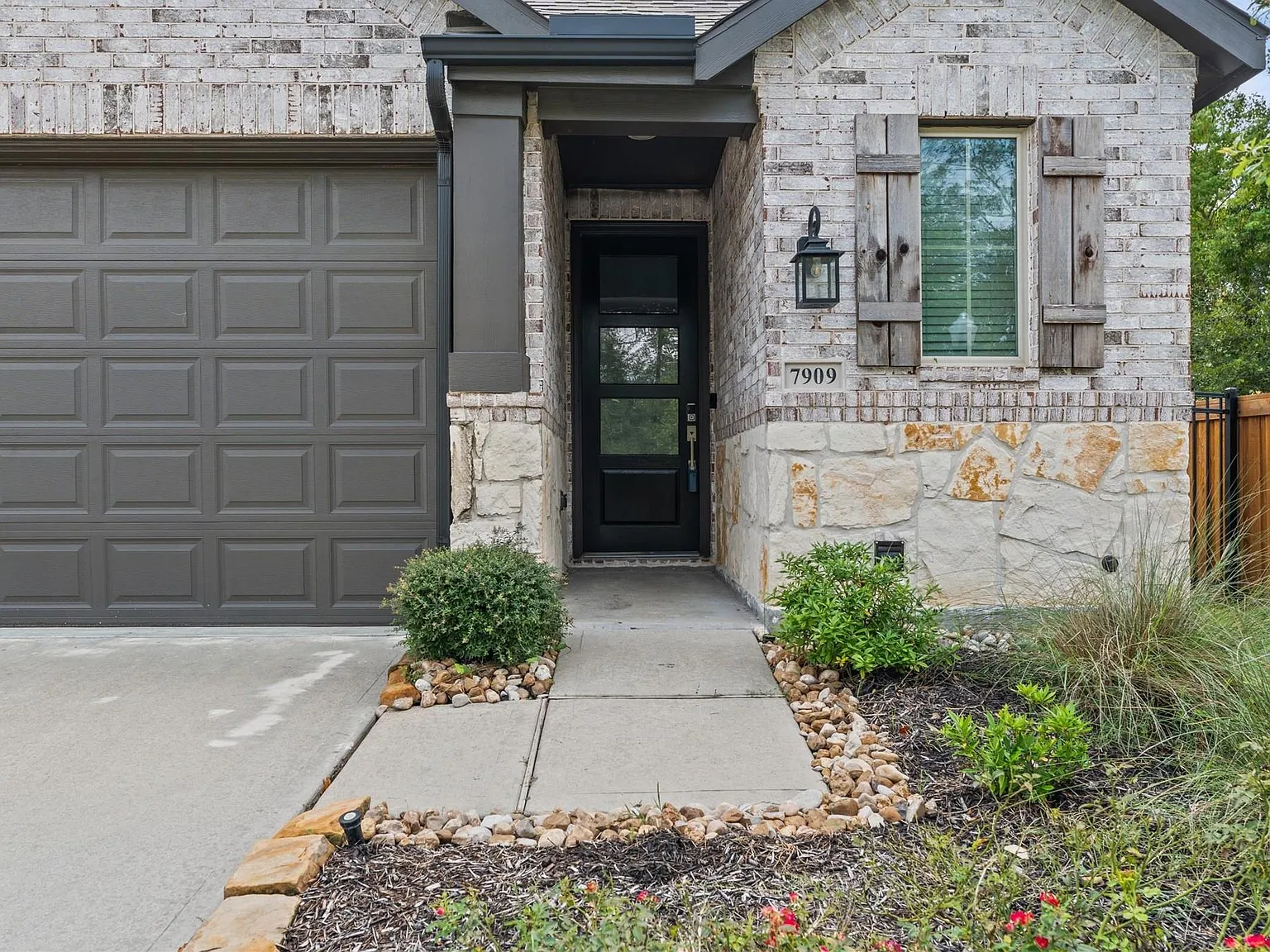 4 bed, 3.0 bath, 1898 sqft, $2,500 — Photo 3