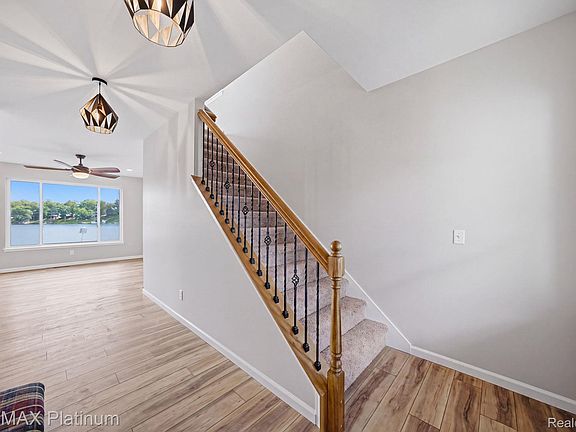 5th image of 4075 Highcrest Dr