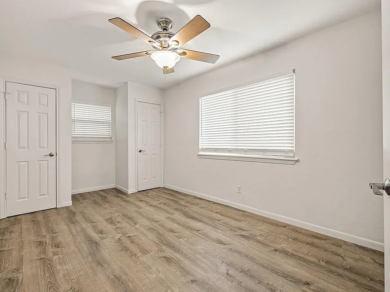 4306 Avenue A #105 — Photo 13