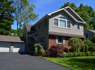 915 Greenwood Rd, Teaneck, NJ 07666