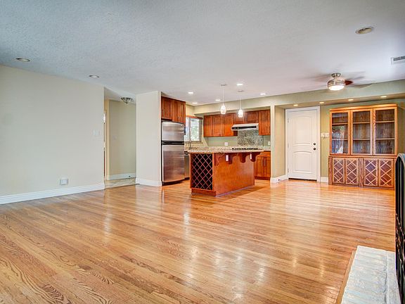 5th image of 943 Blazingwood Ave