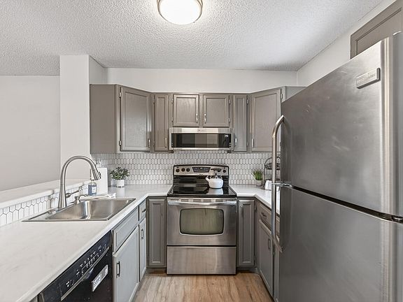 2nd image of 425 Shelard Pkwy Unit 102