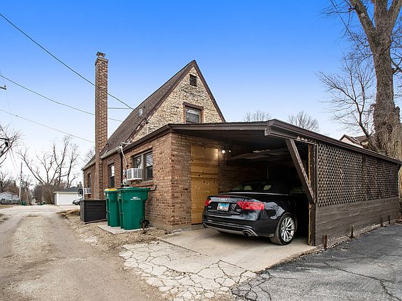 4th image of 202 S Grant St