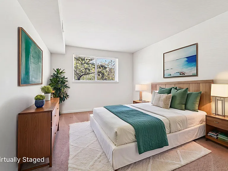 1BR, 1BA - 692SF - Bedroom