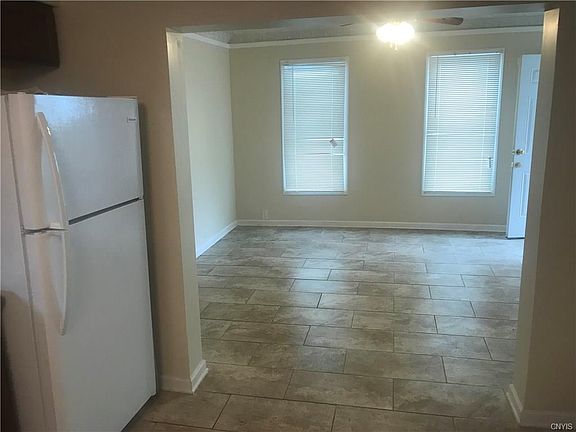 4th image of 832 Park St