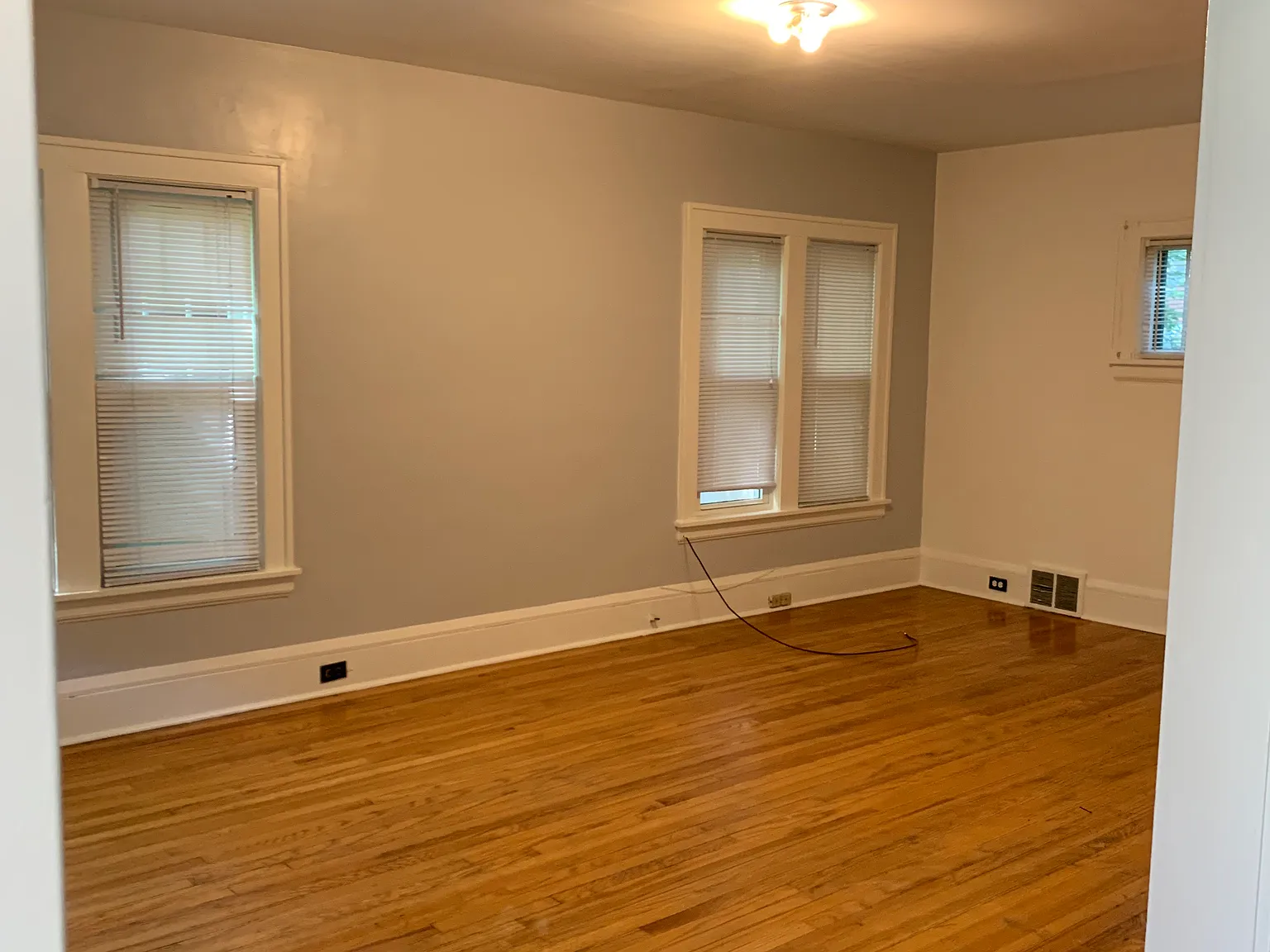 4 bed, $2,400 — Photo 1