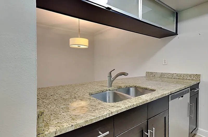 2 bed, 1.0 bath, 857 sqft, $1,875 — Photo 2