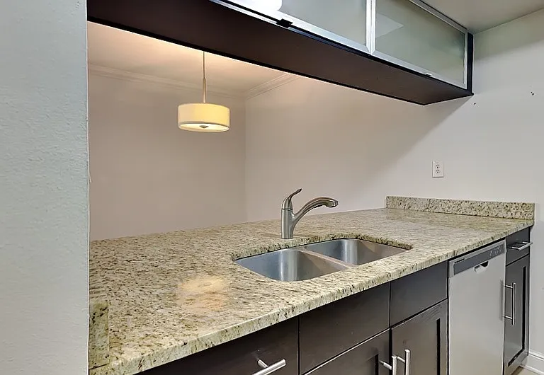 3102 W Horatio St #24 — Photo 2