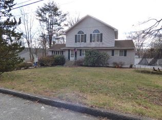 4 Silver Ln, Oak Ridge, NJ 07438