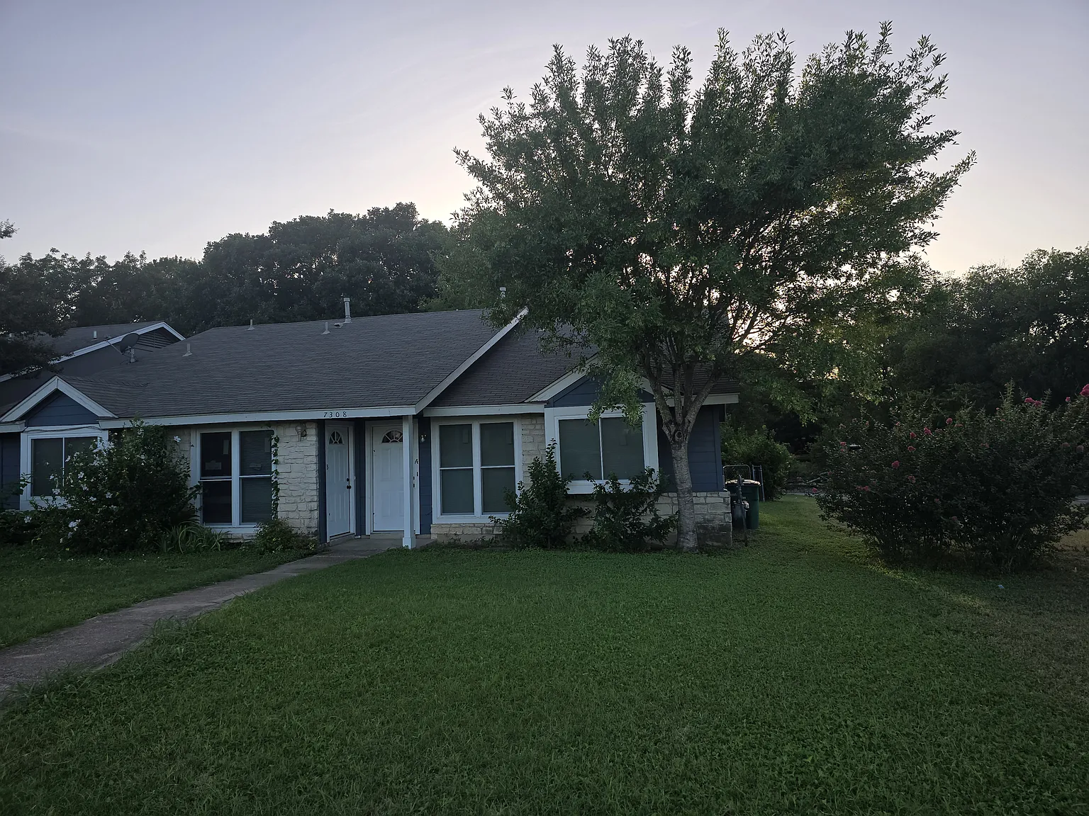 2 bed, 950 sqft, $1,600 — Photo 2