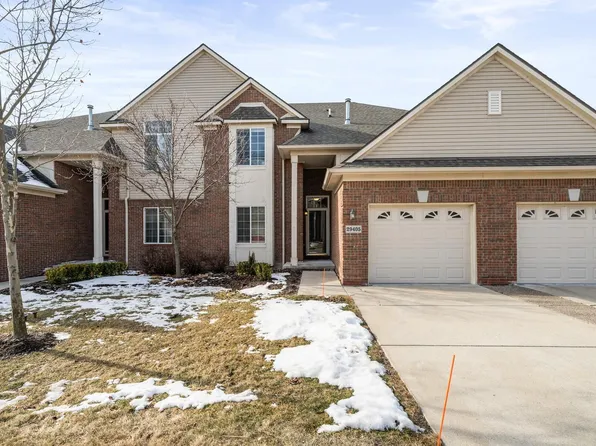 29405 Woodpark Cir, Warren, MI 48092