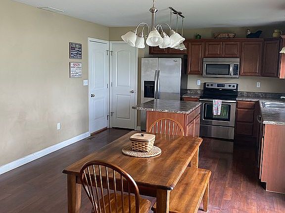 4th image of 137 Westmoreland Dr