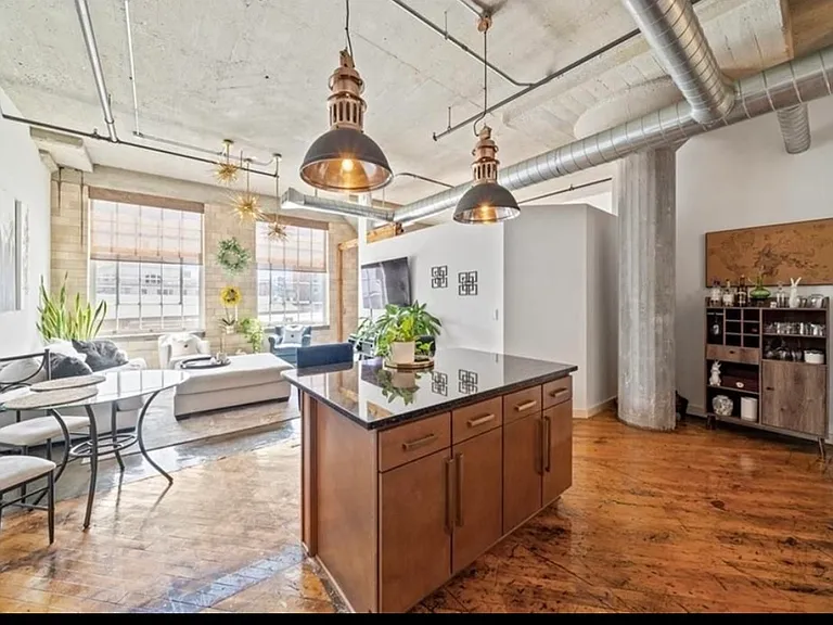 2029 Wyandotte St #202 — Photo 1