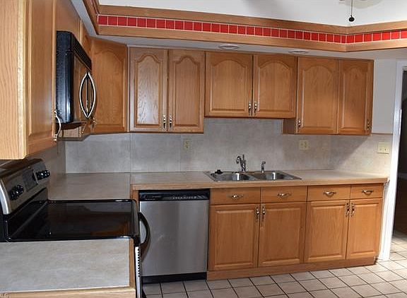 3rd image of 7605 Tania Ln