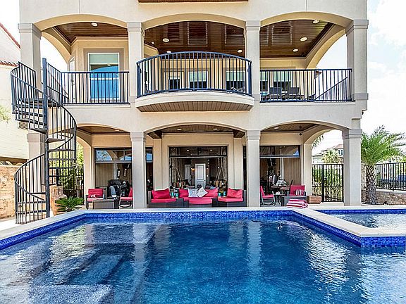 Lake side pool and spa