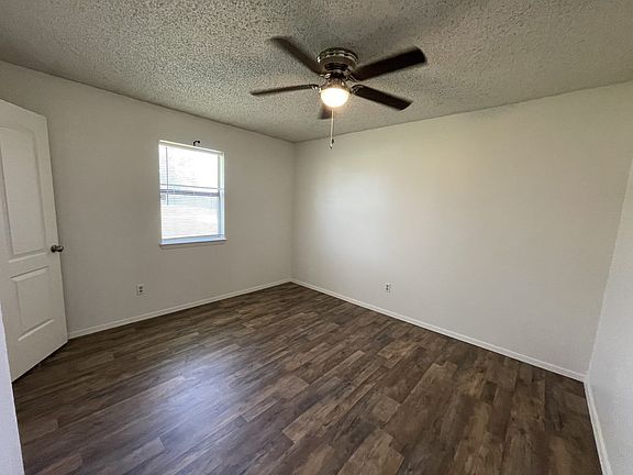 5th image of 4928 Woodcrest Dr