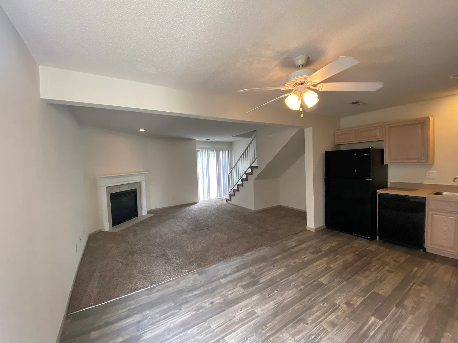 3 bed, 2.5 bath, 1400 sqft, $1,495 — Photo 2