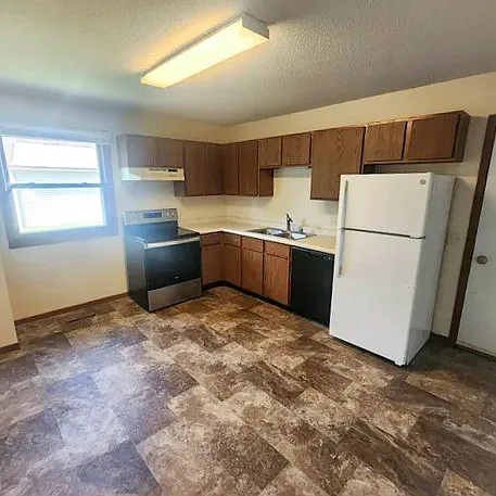 2 bed, 1.5 bath, 1600 sqft, $1,095 — Photo 2