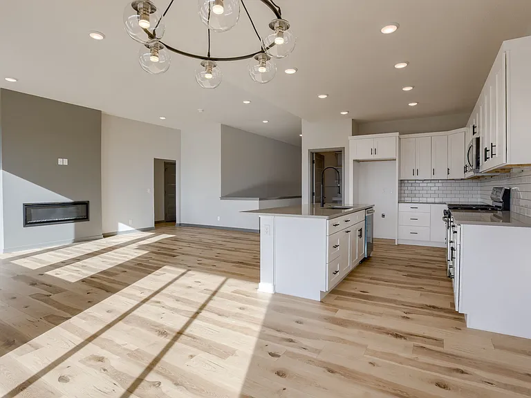 18467 Greenleaf St — Photo 3