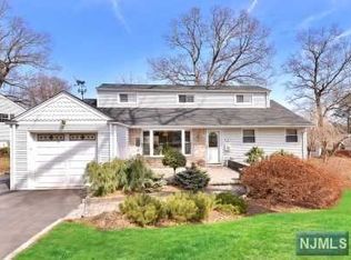 4 Clark St, Cresskill, NJ 07626