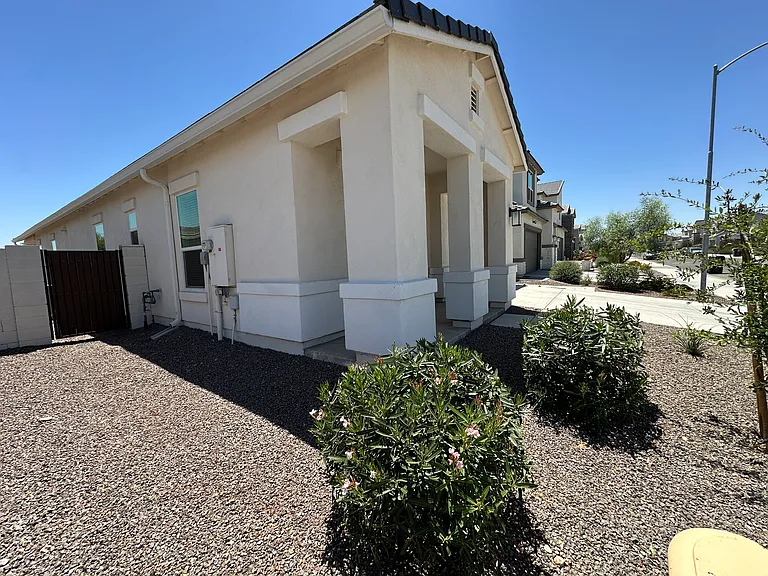 10319 W Harmony Ln — Photo 5