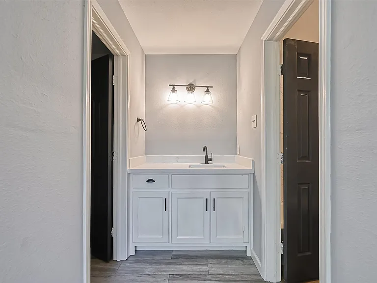 8623 Valley Forest Dr — Photo 28